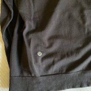 Lululemon long sleeves sweater.